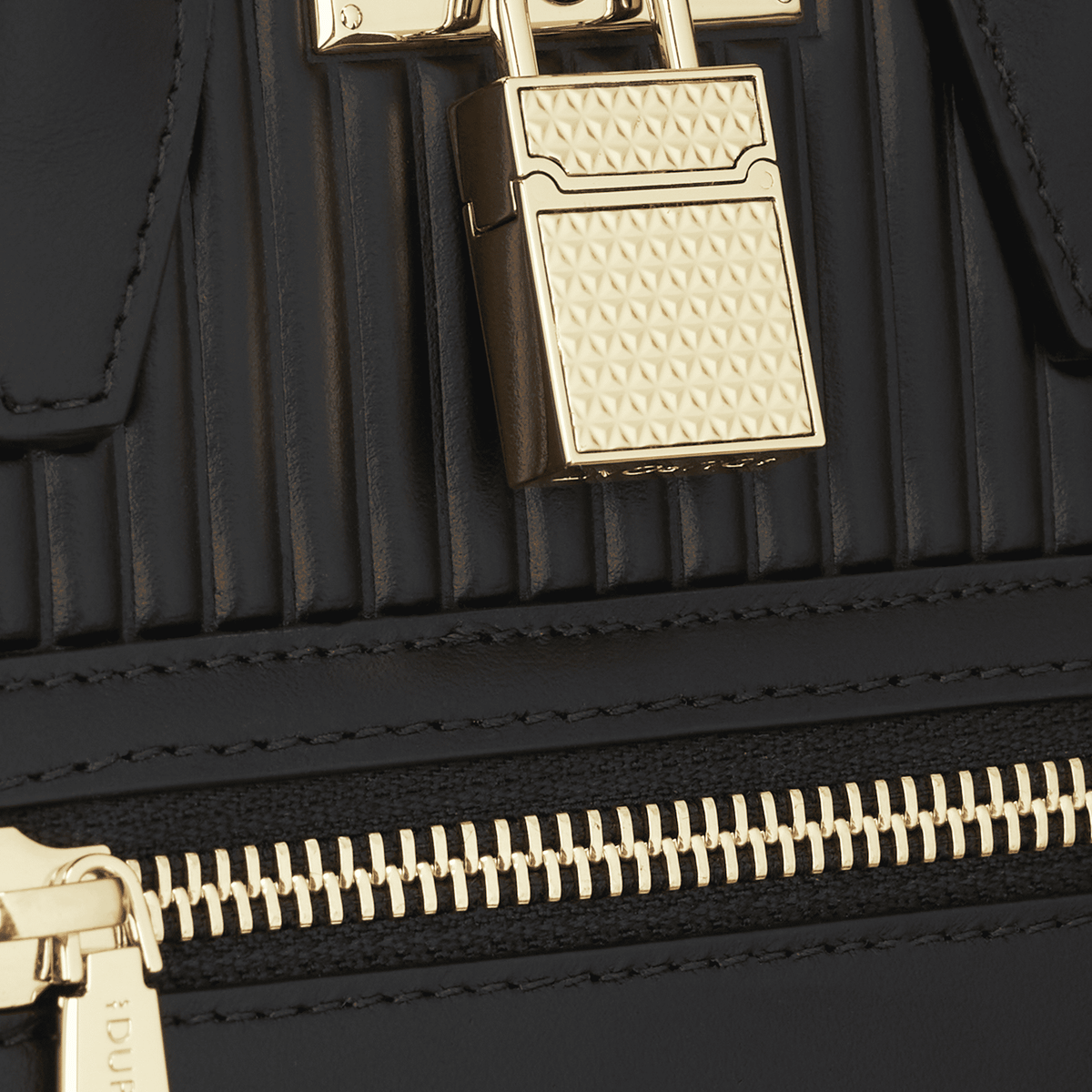 Kleine Tasche color_black for - her FW26 4 - S.T. Dupont Germany