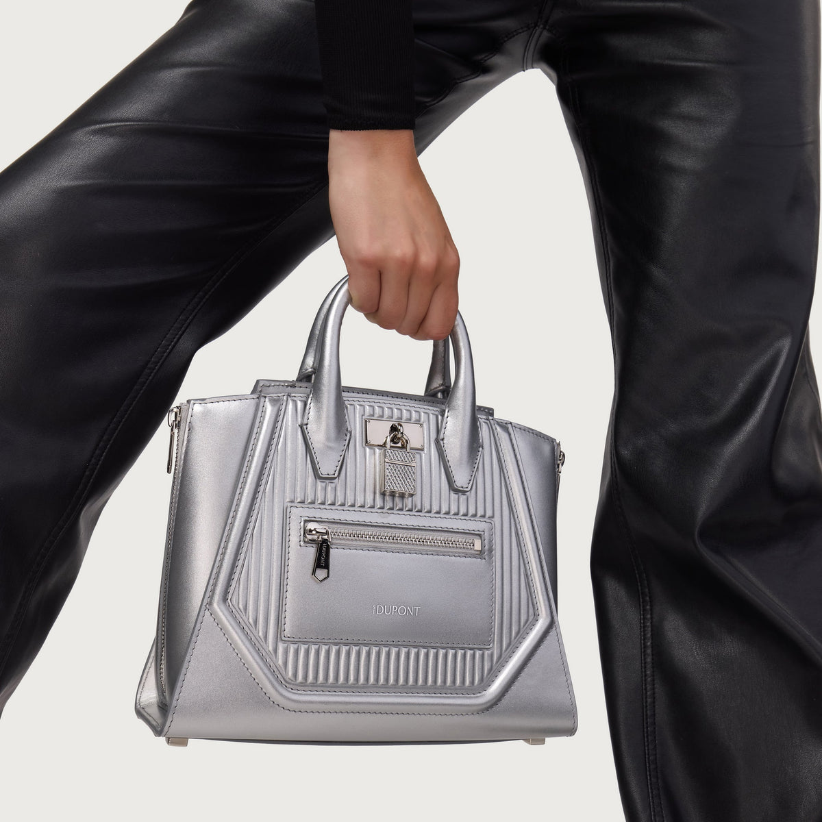Kleine Tasche CollectionFW2425 color_silver corporate25 2 - S.T. Dupont Germany