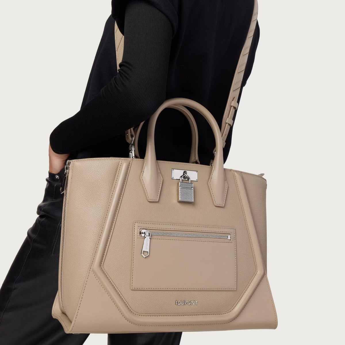 Mittlere Tasche CollectionFW2425 color_beige corporate25 2 - S.T. Dupont Germany