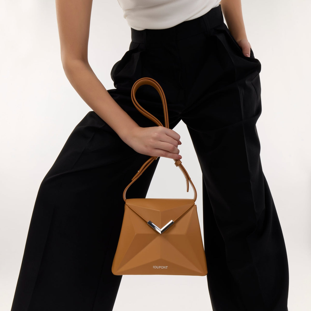 Kleine Tasche color_tan gender_woman leather goods 2 - S.T. Dupont Germany