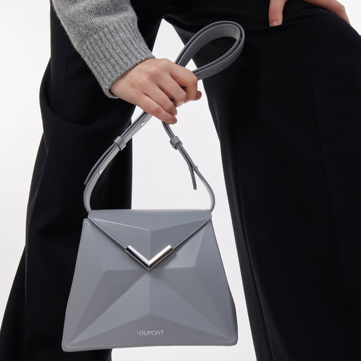 Kleine Tasche color_grey gender_woman leather goods 2 - S.T. Dupont Germany