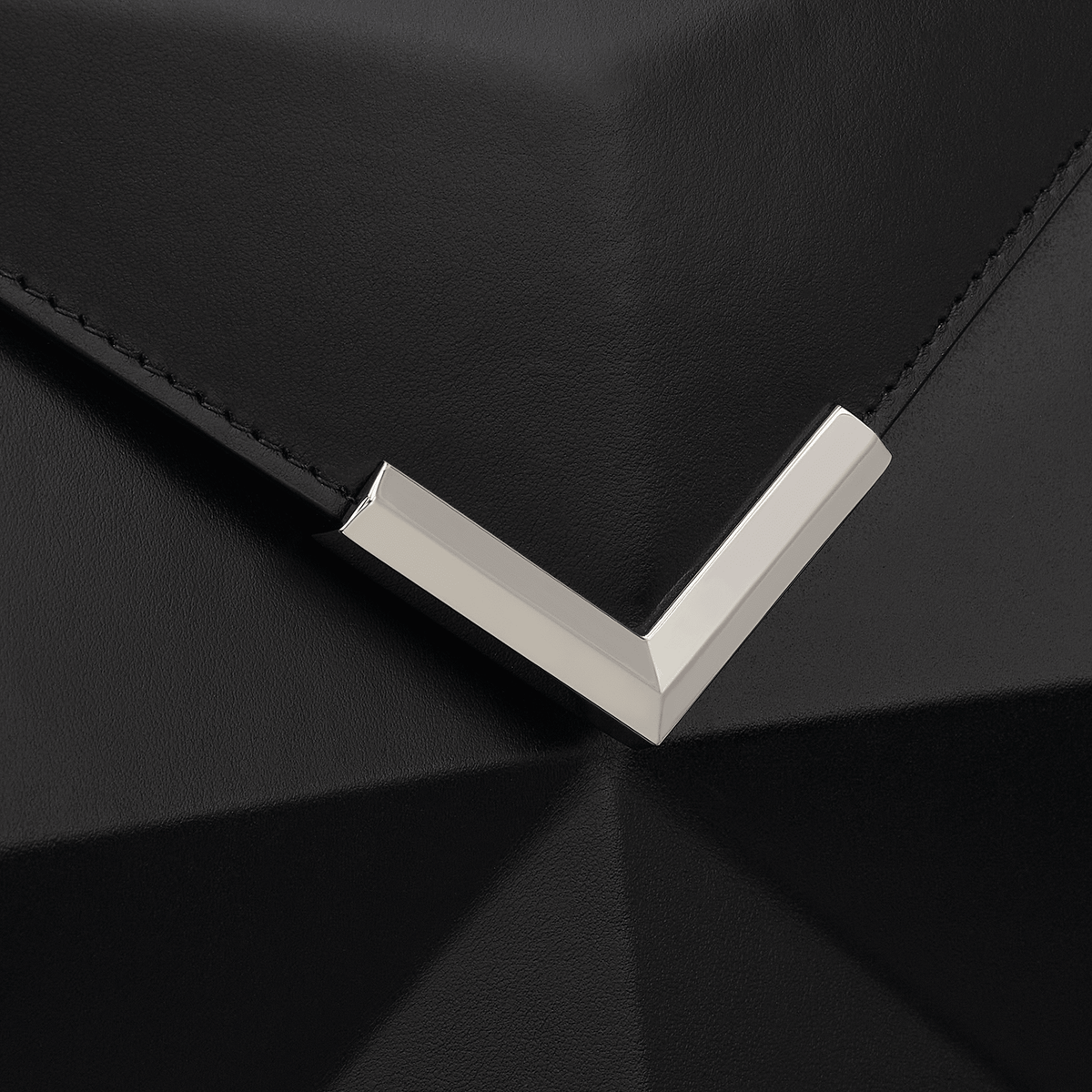 Mittlere Tasche color_black corporate25 FW2425 6 - S.T. Dupont Germany
